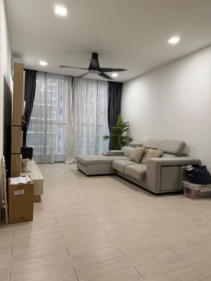 LakeFront Residence — image 1