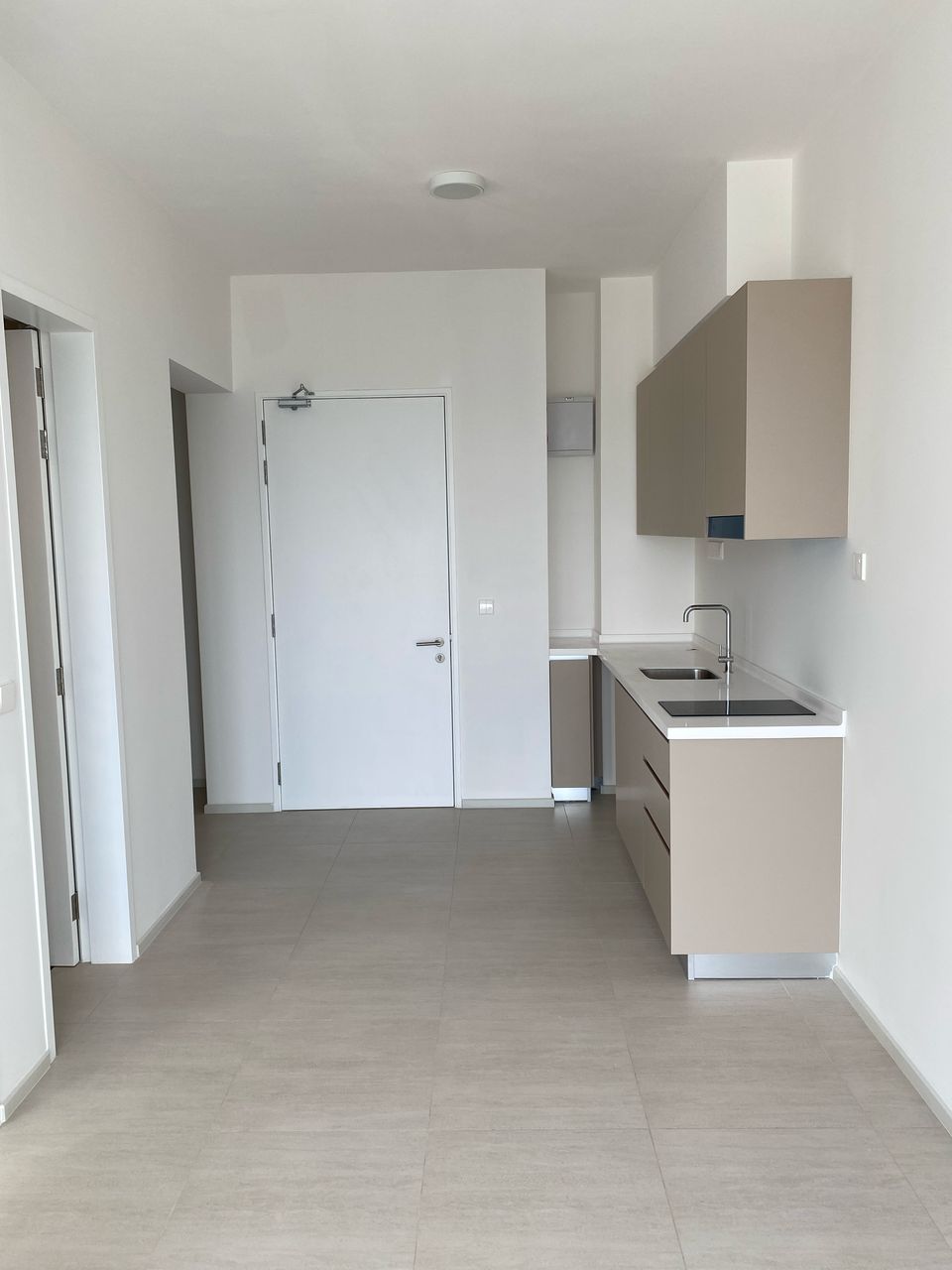 Laurel Residence — image 1